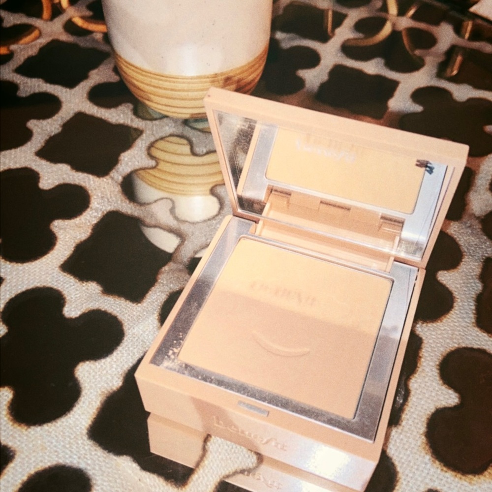 Benefit Cosmetic Hello Happy Velvet Powder Foundation